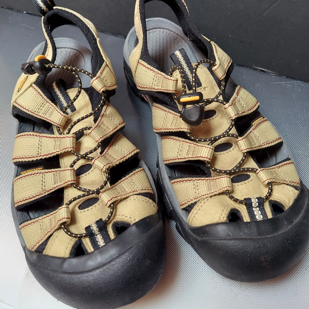 Keen active sandals sz11 hiking beach ,trails